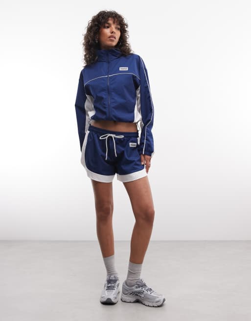 Weekend Collective Co-ord Nylon-Track-Runner-Shorts in Marineblau und Weiß, 3 von 5