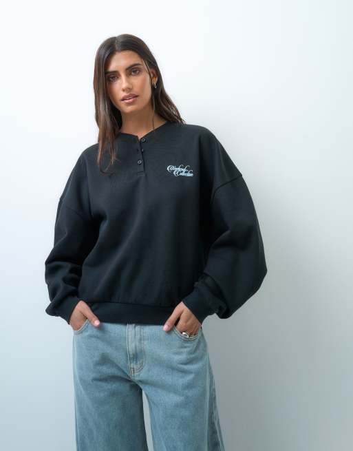 Weekend Collective co-ord oversized henley-sweatshirt med grafik i svart, 4 av 4
