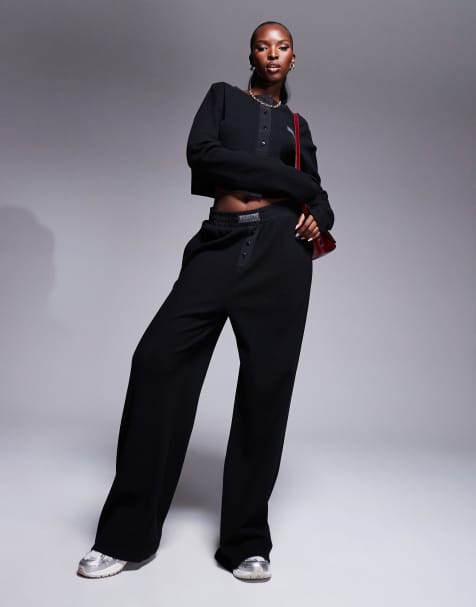 Weekend Collective - Co-ord set van nylon met wafelpatroon van joggingbroek met wijde pijpen en top in zwart - view 1