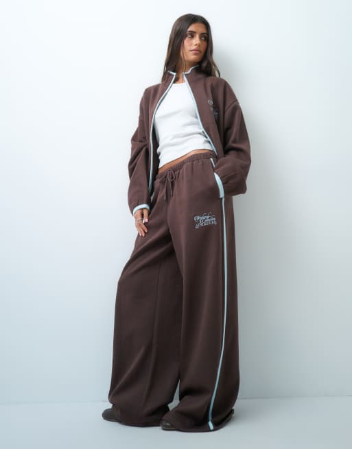 Weekend Collective jogger co-ord with contrast piping in brown, 3 of 3