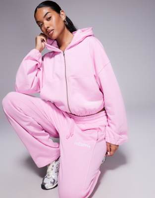 Weekend Collective - Cropped-Kapuzenpullover in Rosa mit Grafikprint hinten, Kombiteil