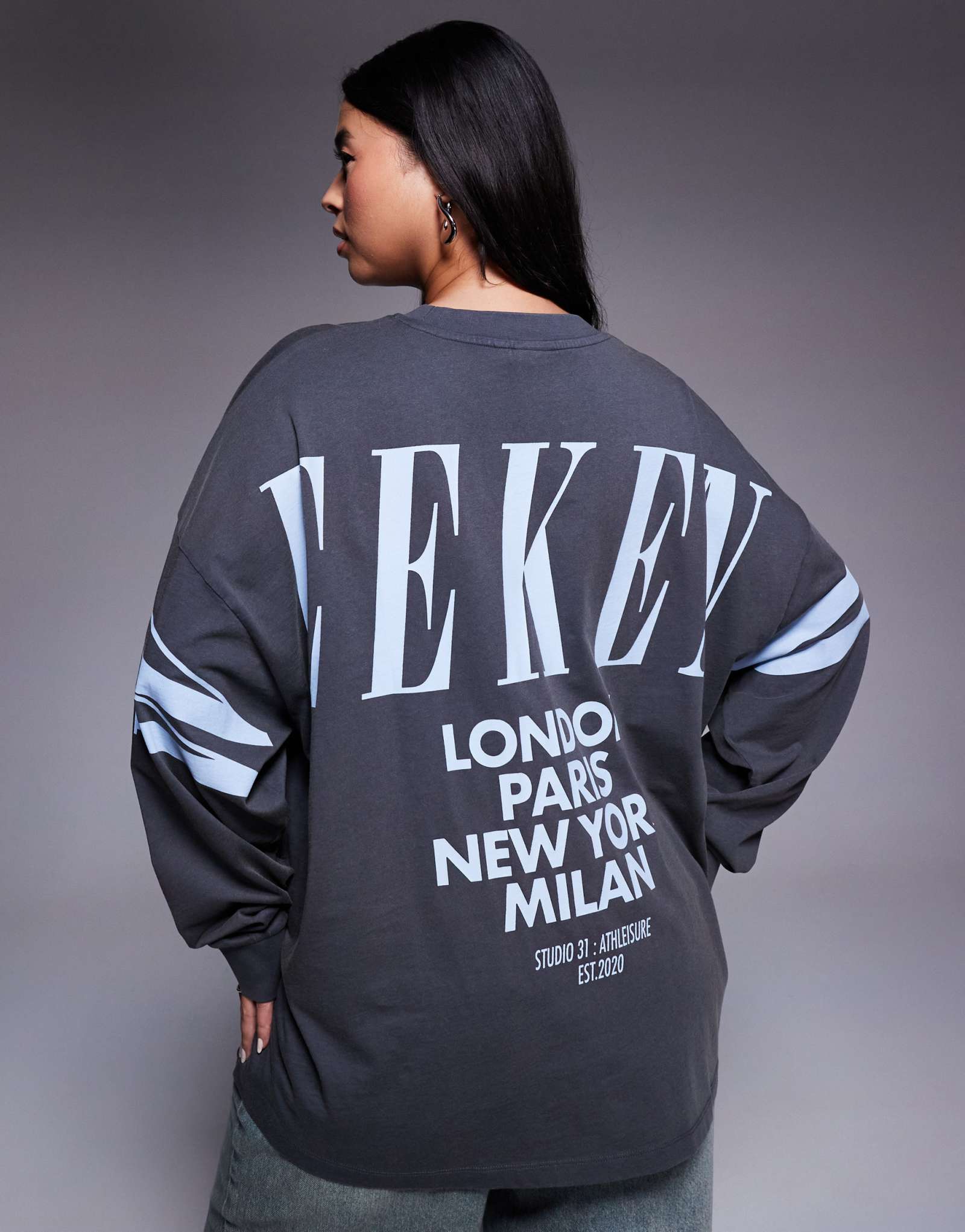 Футболка Weekend Collective Curve Icon оверсайз с длинным рукавом и логотипом на спине, выполненная в стираном черном цвете