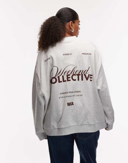 Weekend Collective Curve – Oversize-Sweatshirt in Eisgrau meliert mit Athleisure-Logografik auf der Rückseite, 3 von 4
