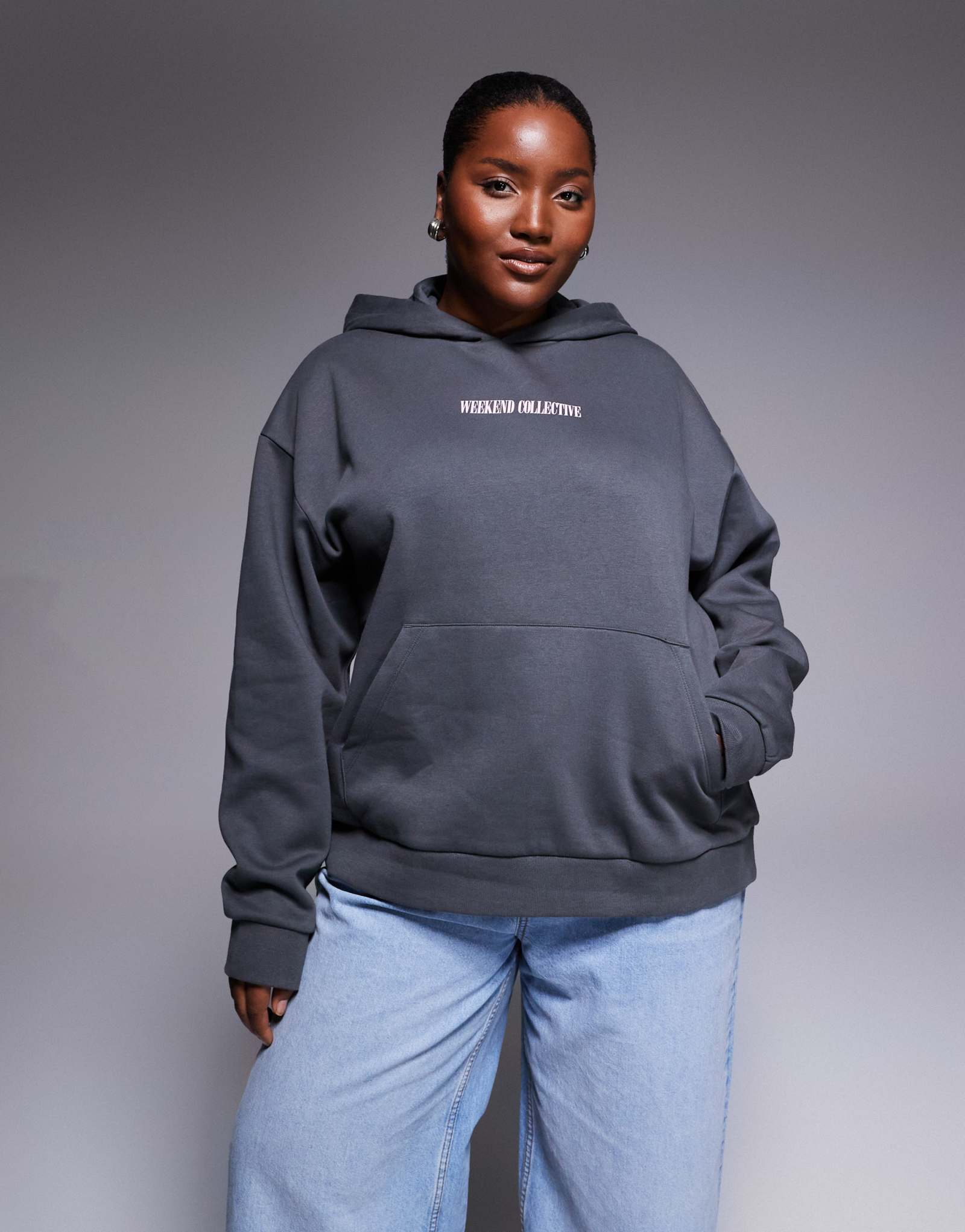 Выходные коллективной Кривой негабаритных толстовка с уложенными сзади логотип углем