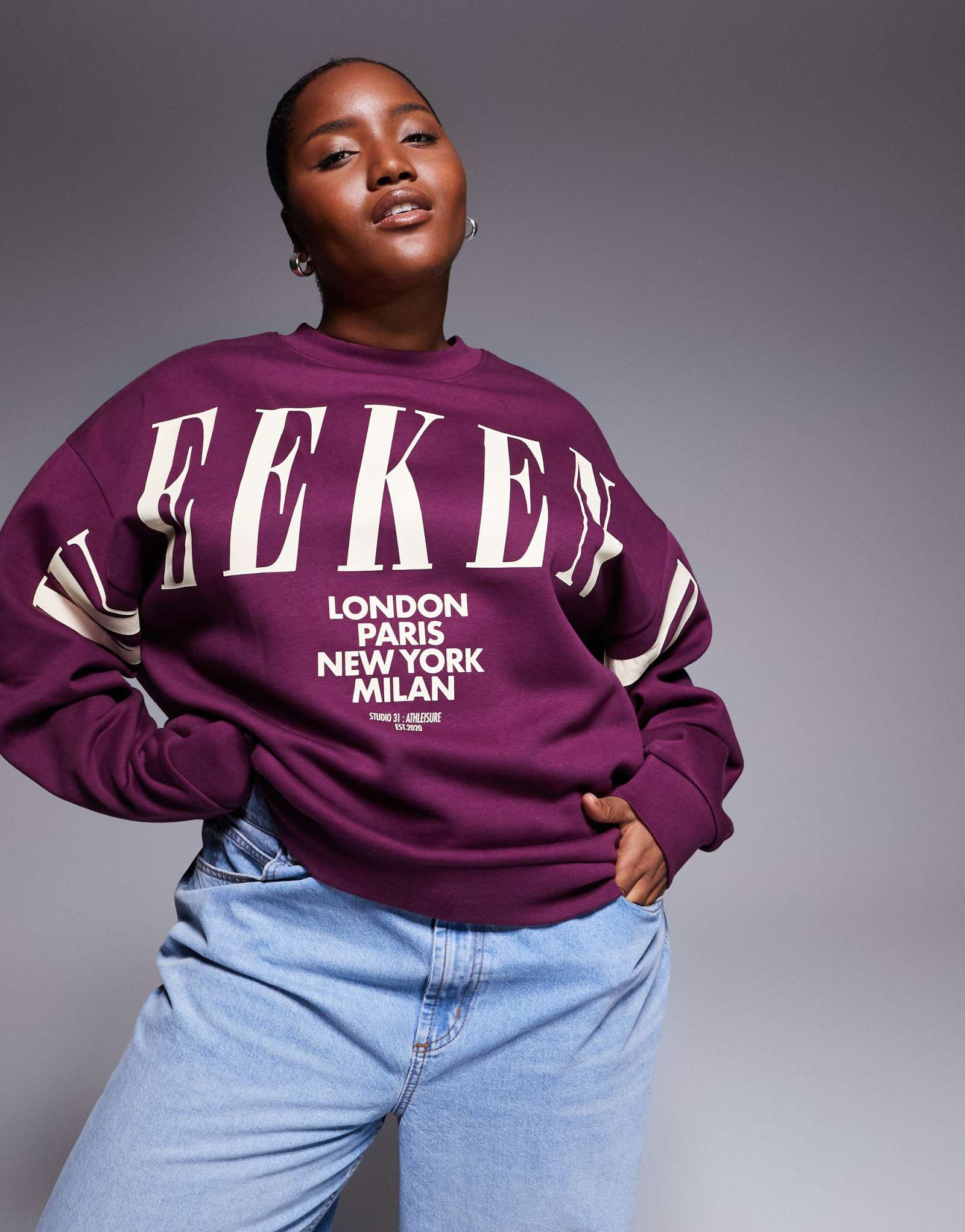 Свитшот большого размера Weekend Collective Curve с многослойным логотипом сливового цвета