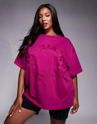 Weekend Collective Curve - T-Shirt in Pflaume mit rundem Print-Lila