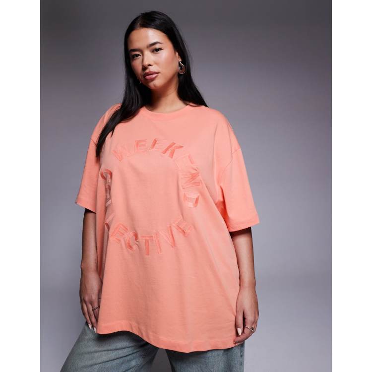 Weekend Collective Curve t-shirt with circle graphic in