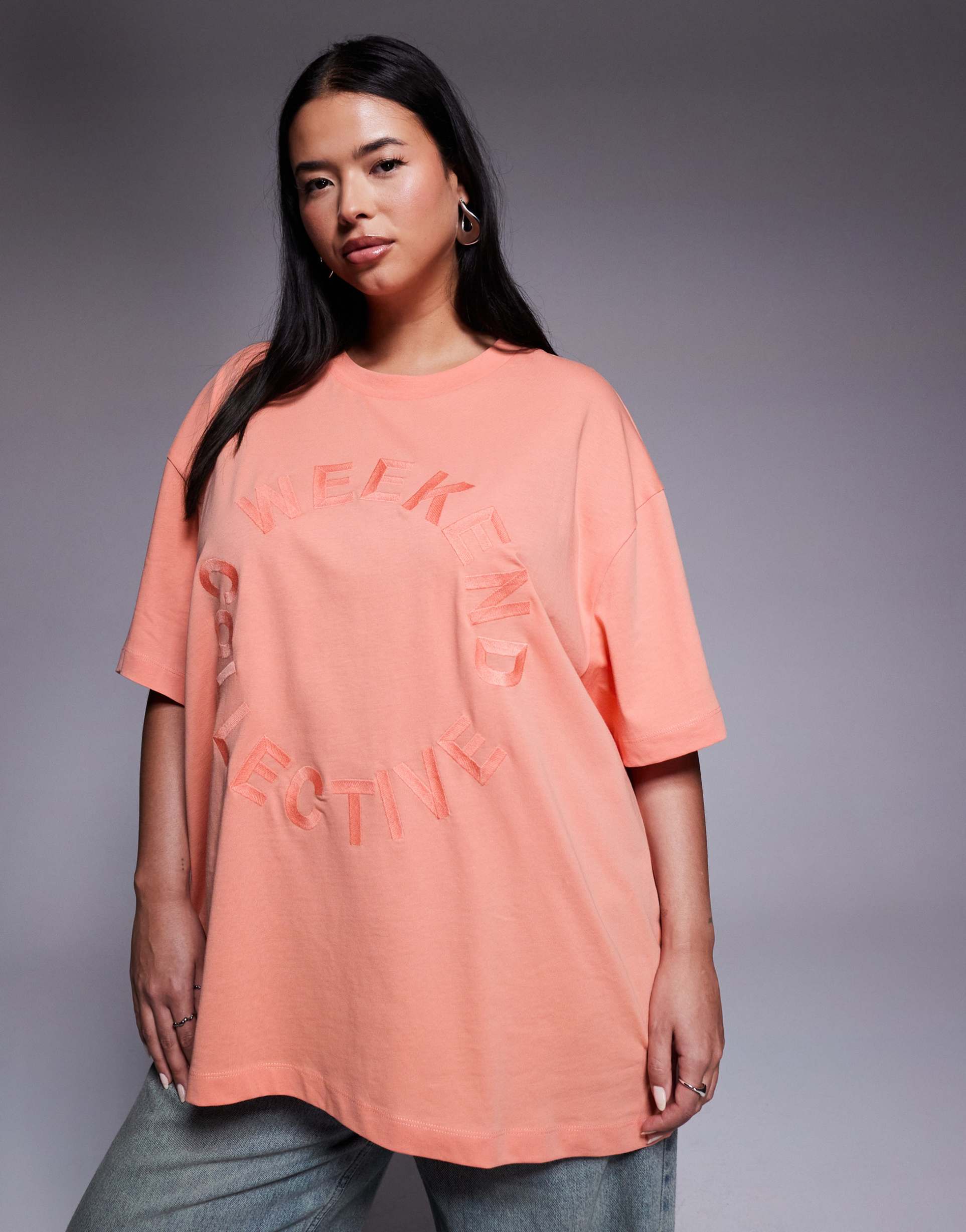 weekend collective curve t-shirt with circle graphic in peach