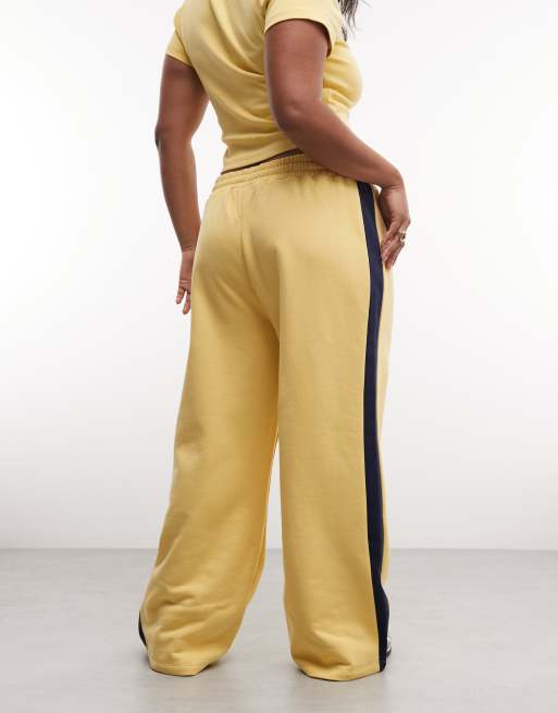Weekend Collective Curve – Weit geschnittene Jogginghose in Gelb mit Kontraststreifen, Kombiteil, 2 von 5