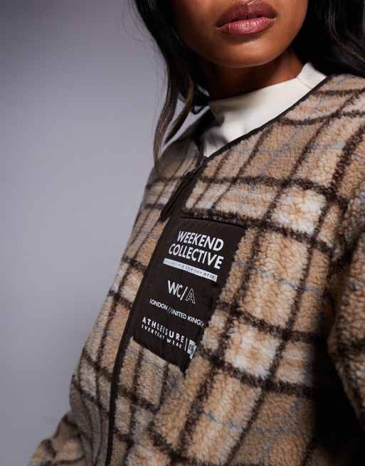 Weekend Collective - Felpa in pile borg neutro a quadri con zip, 3 di 4