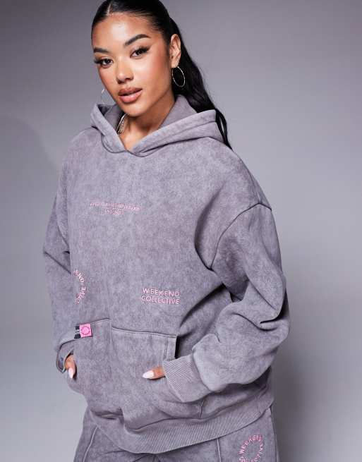 Weekend Collective - Felpa oversize grigio slavato con cappuccio e loghi rosa