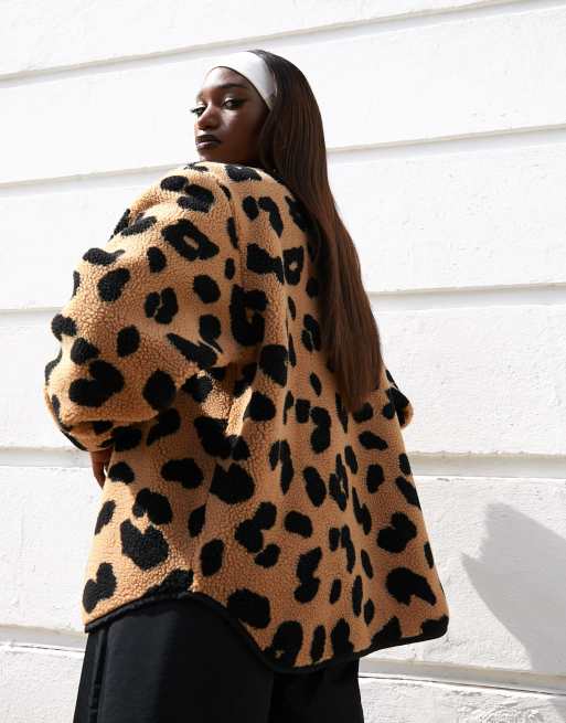 Weekend Collective - Fleece uden krave med leopardprint og vævet mærke, 3 af 4