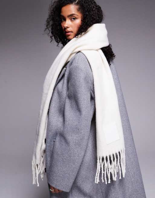 Weekend Collective – Flauschiger Schal in Weiß