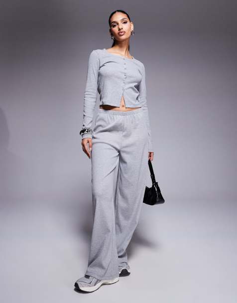 Weekend Collective - Geribbelde co-ord set van top met knopen en joggingbroek met wijde pijpen in grijs - view 1