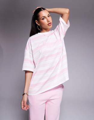 Weekend Collective - Gestreiftes T-Shirt in Rosa mit Logo-Stickerei-Bunt