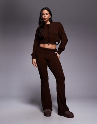 Weekend Collective - Gestrickte Schlaghose in Schokobraun mit Zopfmuster-Brown