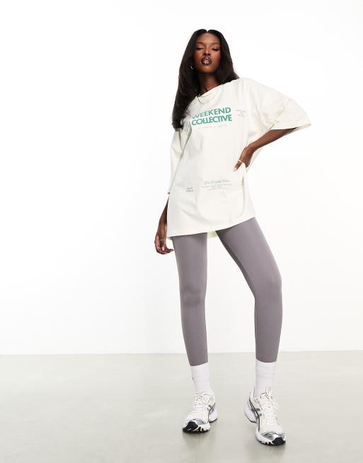 Weekend Collective – Gräddvit och grön t-shirt i oversize med grafiskt tryck, 2 av 4