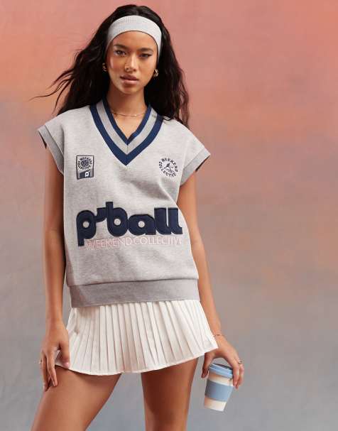 Weekend Collective – Gråmelerad, ärmlös sweatshirt i kraftig jersey med v-ringning och tryck - view 1