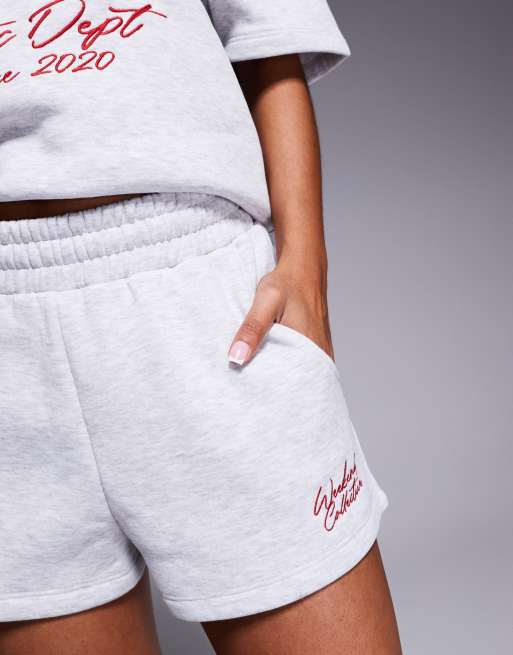 Weekend Collective – Gråmelerade och röda shorts med skriftlogga, del av set, 2 av 5