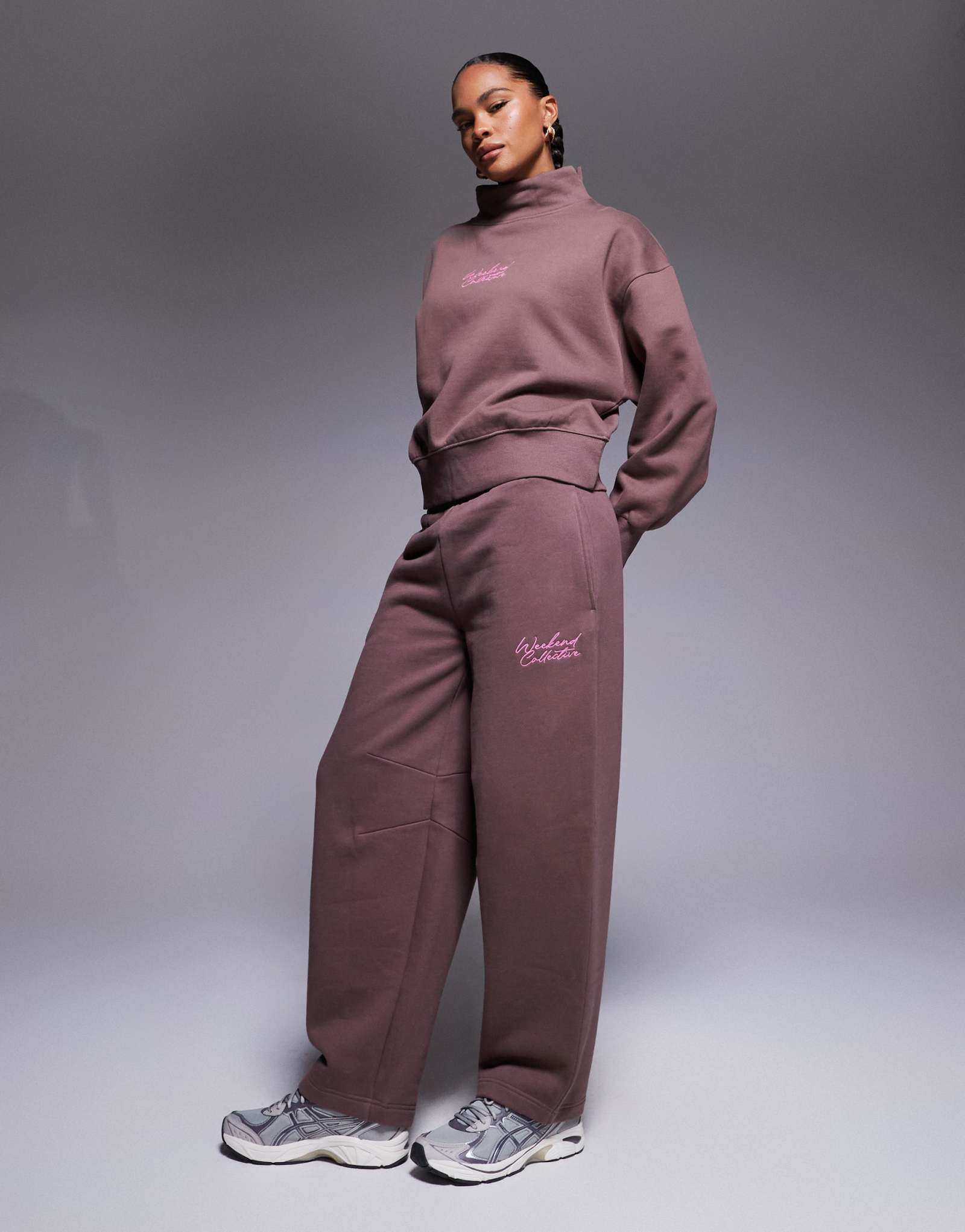Спортивные брюки Weekend Collective heavyweight с рельефной вышивкой шоколадного цвета - часть комплекта