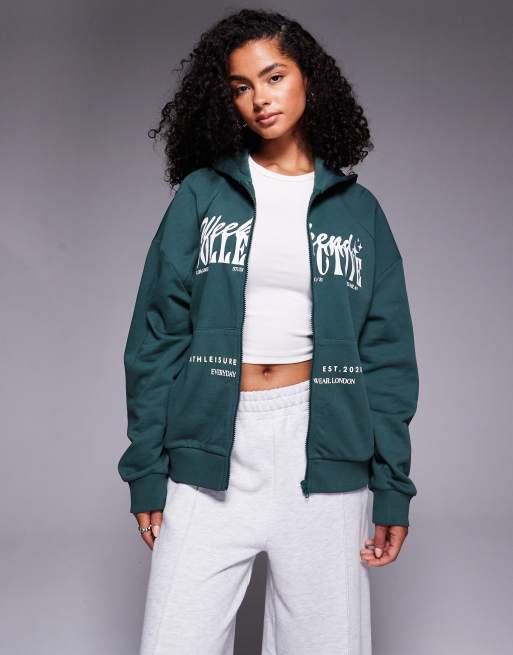 Weekend Collective - Hoodie met ritssluiting en print in verschillende lettertypen in groen