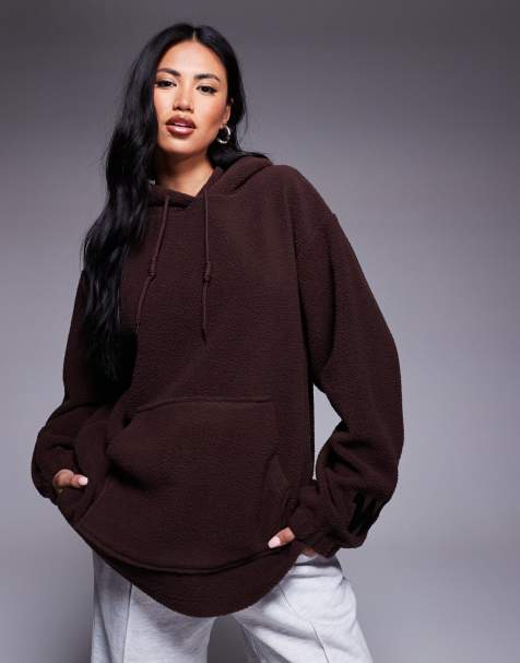 Weekend Collective - Hoodie van zware borg met WCA-print op de mouw in chocoladebruin - view 1