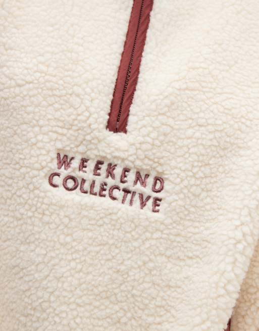 Weekend Collective hættetrøje med halv lynlås, farveblok-design og borg med nylonpanel i creme og bordeaux, 3 af 4