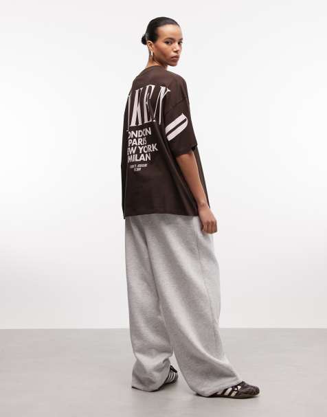 Weekend Collective - Icon - Chokoladebrun oversized T-shirt med logoprint på ryggen - view 1