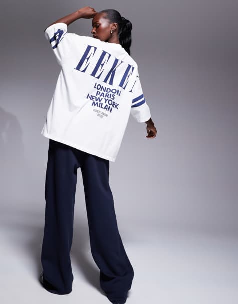 Weekend Collective – Icon – Gräddvit t-shirt i oversize med marinblå, staplad logga baktill - view 1