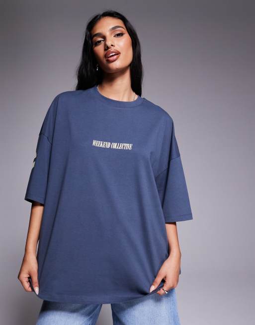 Weekend Collective – Icon – Niebieski T-shirt oversize z kremowożółtym logo na plecach, 2 z 4