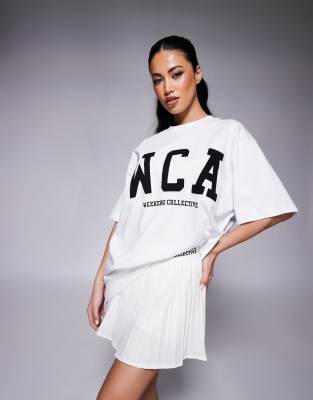 Weekend Collective - Icon - Oversize-T-Shirt in Weiß mit aufgestickter „WCA"-Grafik