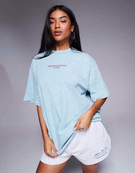 Weekend Collective - Icon - Oversized T-shirt met print in vetgedrukt lettertype in blauw met wassing