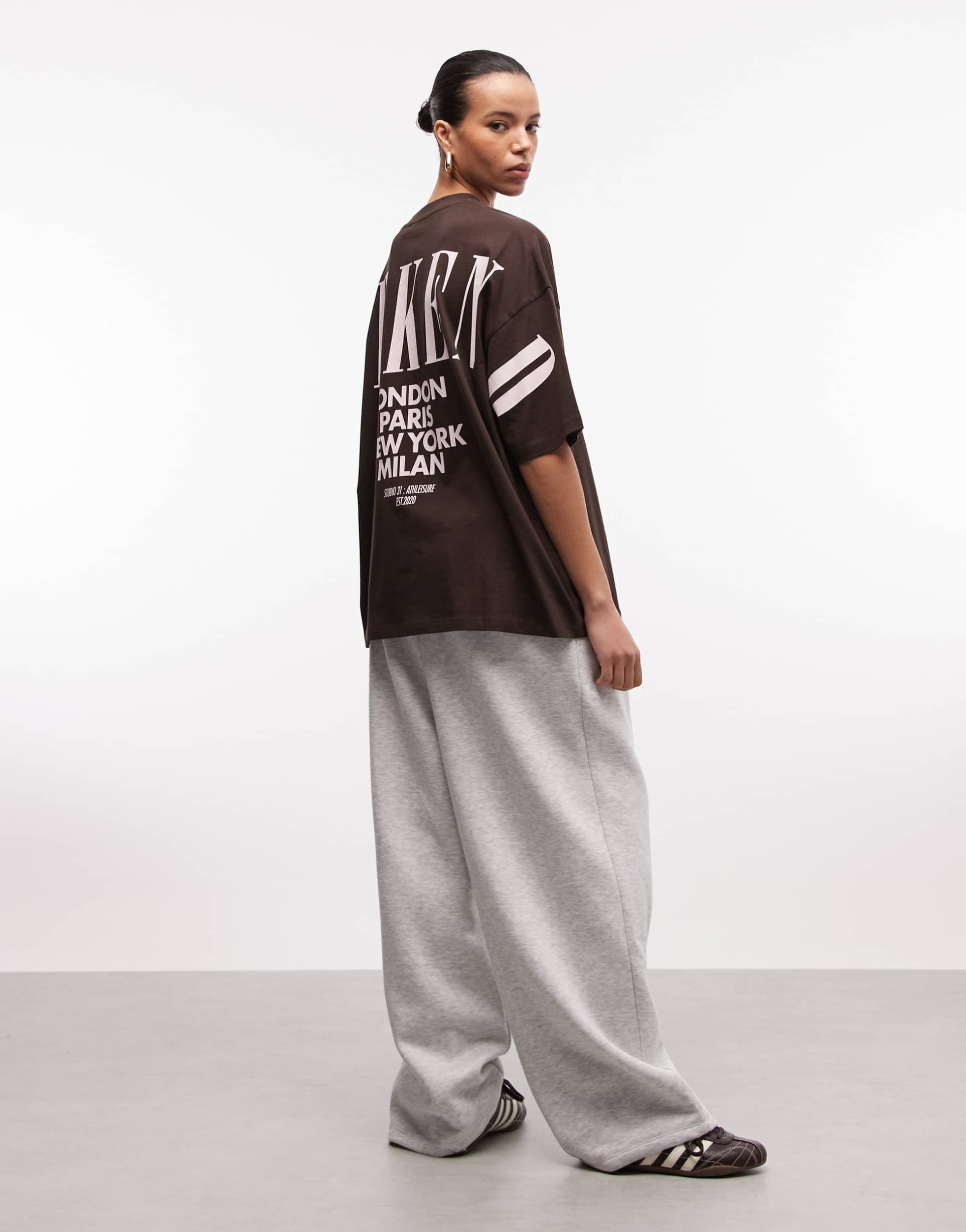 weekend collective icon oversized t-shirt with stacked back logo in chocolate