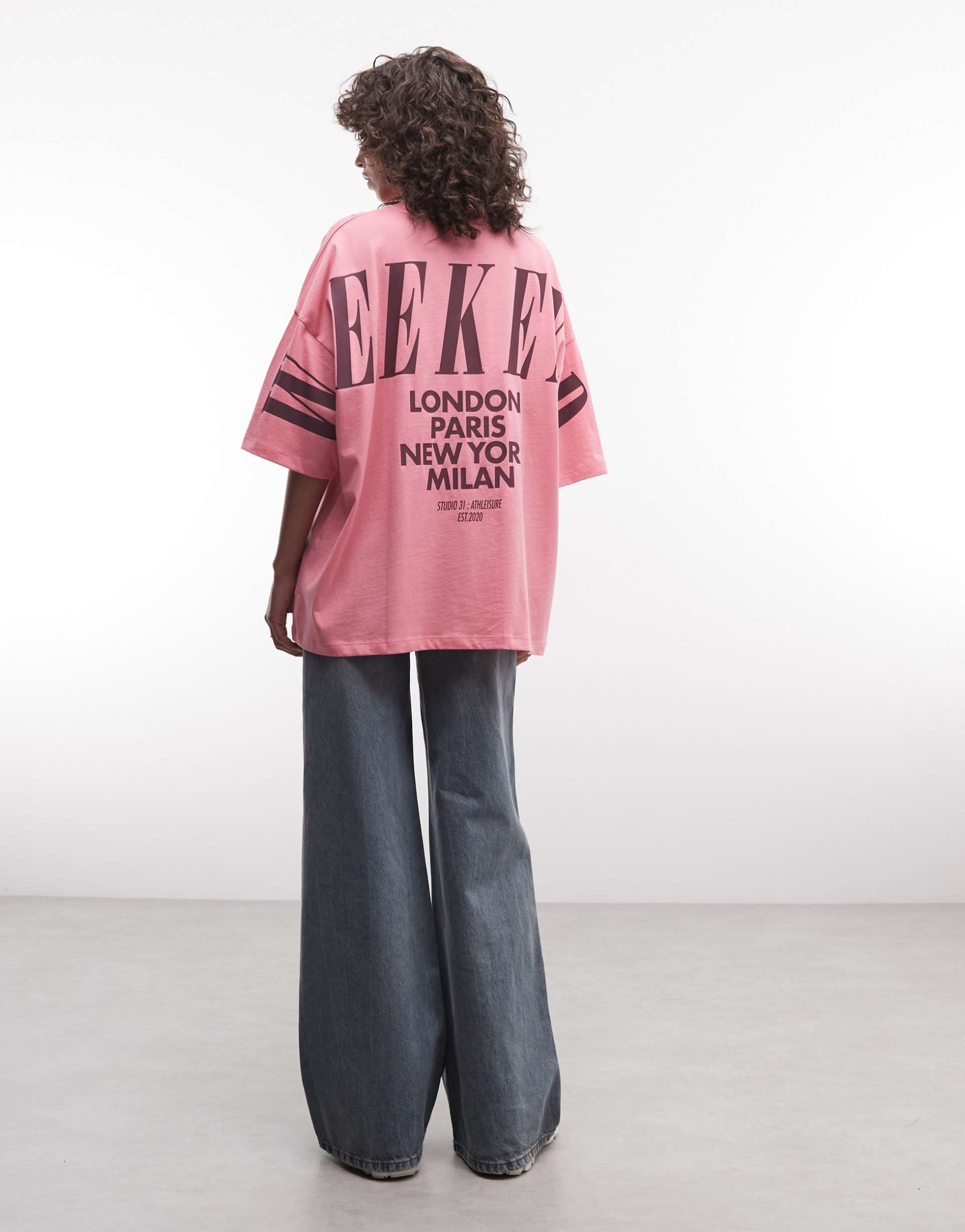 weekend collective icon oversized t-shirt with stacked back logo in pink