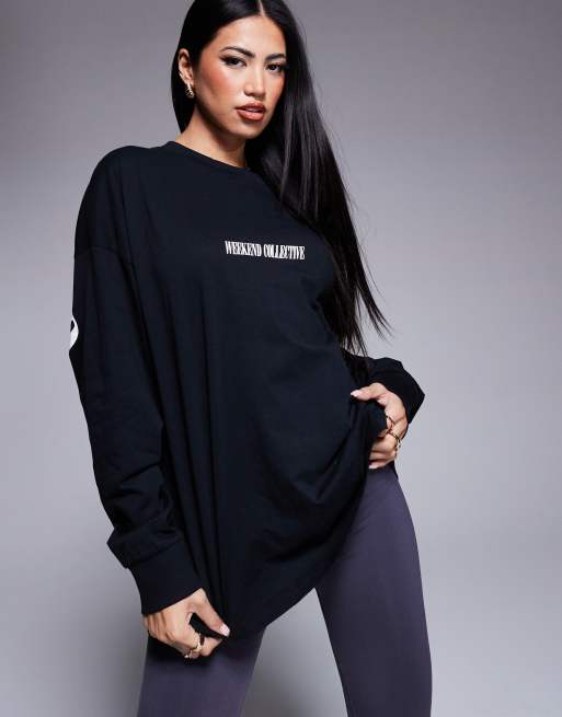 Weekend Collective – Icon – Svart, långärmad t-shirt i oversize med staplad logga, 3 av 4