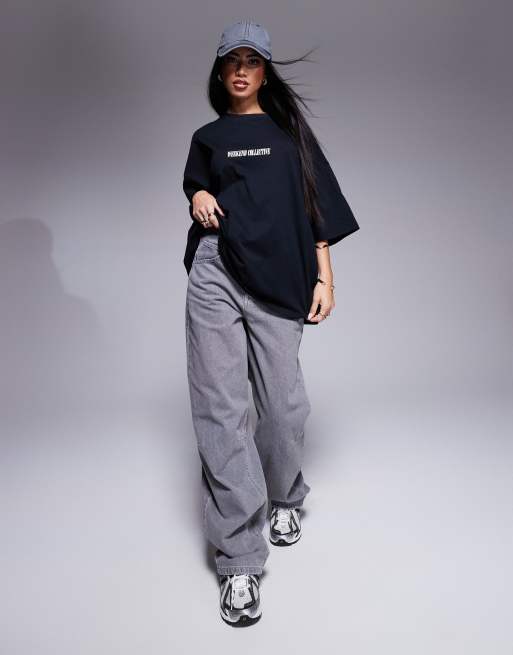 Weekend Collective – Icon – Svart t-shirt i oversize med staplad logga baktill, 2 av 4