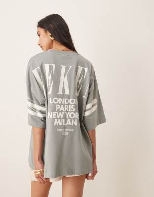 Weekend Collective - Icon - T-shirt oversize avec logo superposé au dos - Sauge et crème-Vert XS