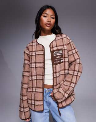 Weekend Collective - Jacke aus Teddy-Fleece in Rosa kariert mit Reißverschluss-Bunt