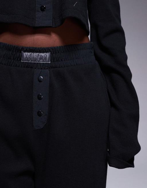 Weekend Collective - Joggers con fondo ampio neri in piqué e nylon in coordinato, 2 di 5