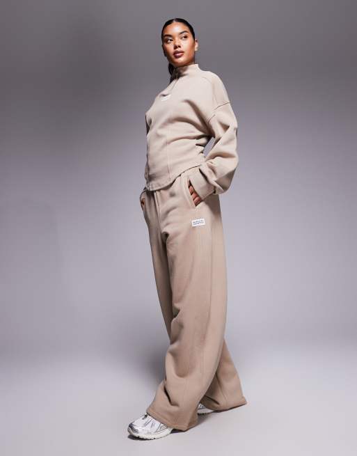 Weekend Collective - Joggingbroek van zware stof met wijde pijpen in mokka, deel van co-ord set
