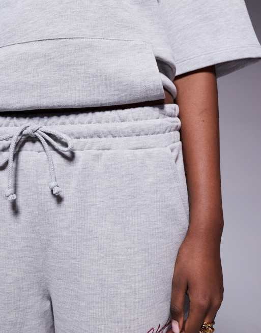 Weekend Collective – Jogginghose in Grau meliert mit Paspelierung in Pflaume und weitem Bein, 3 von 5