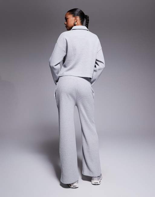 Weekend Collective – Jogginghose in Grau mit Waffelstruktur und weitem Bein, Kombiteil, 4 von 5