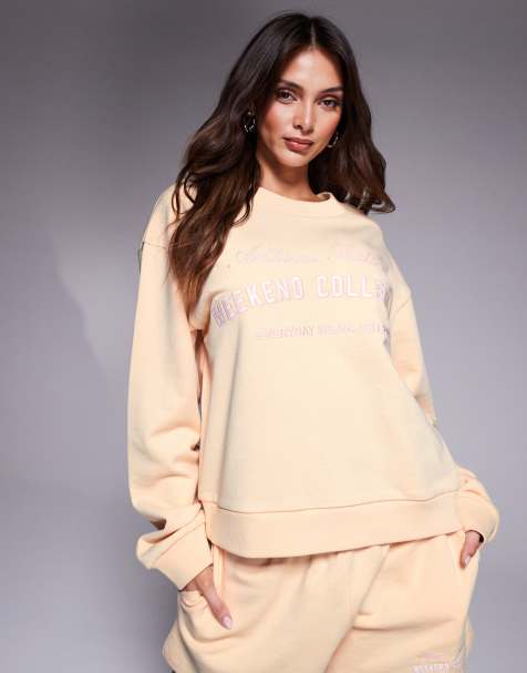 Weekend Collective – Kärnmjölksfärgad sweatshirt med broderad logga, del av set - view 1