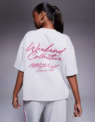 Weekend Collective - Kurzärmliges Sweatshirt in Grau meliert mit aufgestickter Grafik in Pflaume
