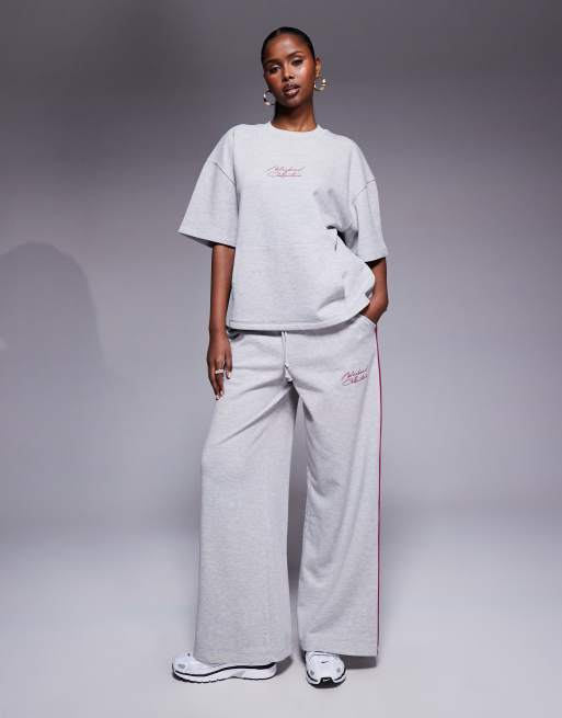 Weekend Collective – Kurzärmliges Sweatshirt in Grau meliert mit aufgestickter Grafik in Pflaume, 3 von 4