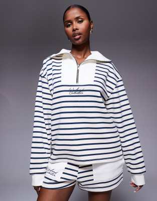 Weekend Collective - Langärmliges Sweatshirt in marineblau gestreift mit kurzem Reißverschluss und aufgesticktem Schrift...