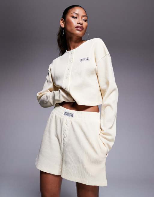 Weekend Collective – Ljusbeige, våfflad topp i nylon med knappar, del av set
