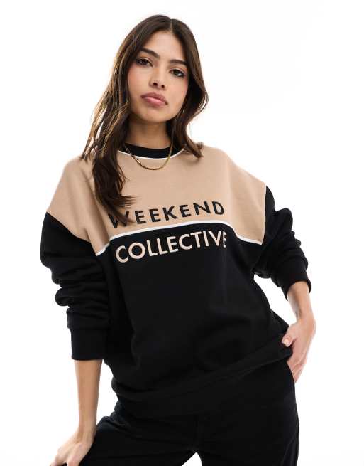 Weekend Collective – Ljusbrun, svart, blockfärgad sweatshirt i oversize