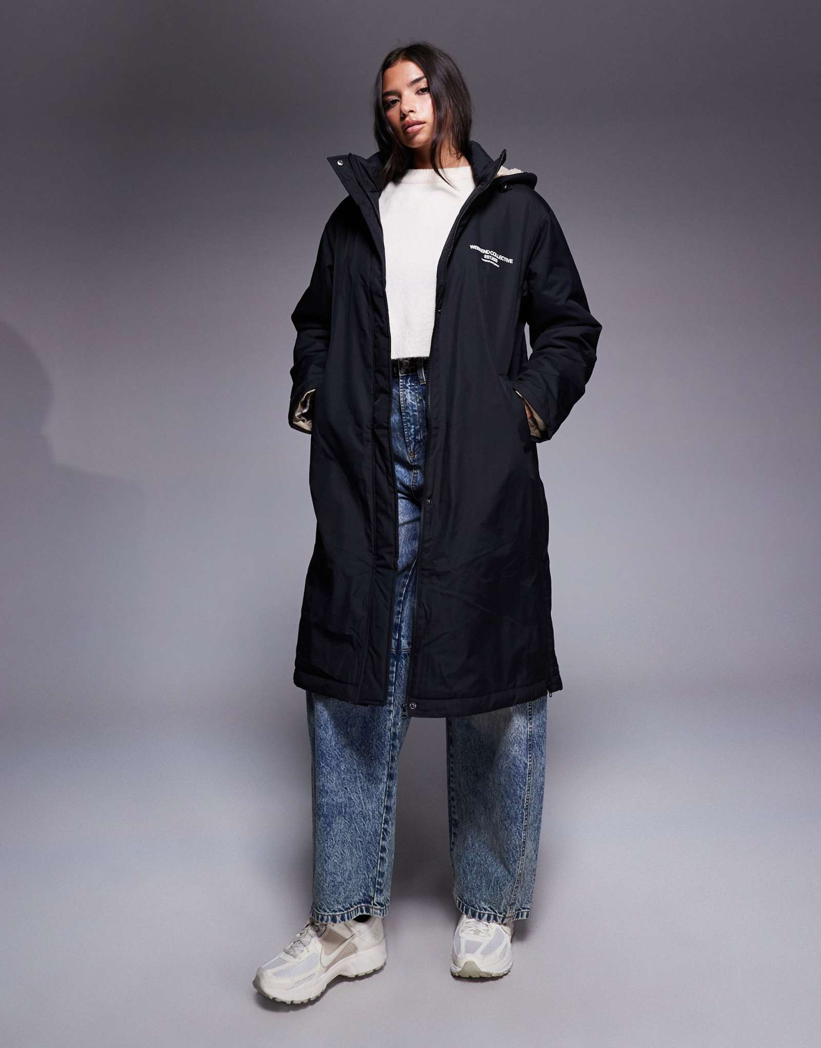 Ярусное пальто Weekend Collective с подкладкой из тедди и графикой черного и кремового цветов