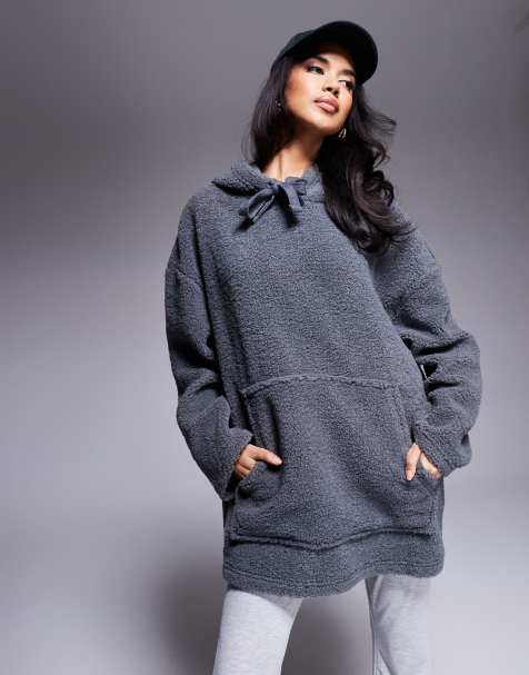 Weekend Collective – Oversize-Kapuzenpullover aus Teddyfell in Grau - view 1